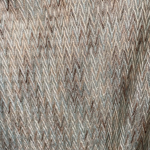 Jones New York Woman Ladies V neck top Size 2X, 100% polyester machine washable - Picture 5 of 7